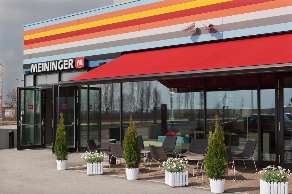 Meininger Hotel Berlin Airport Exterior photo