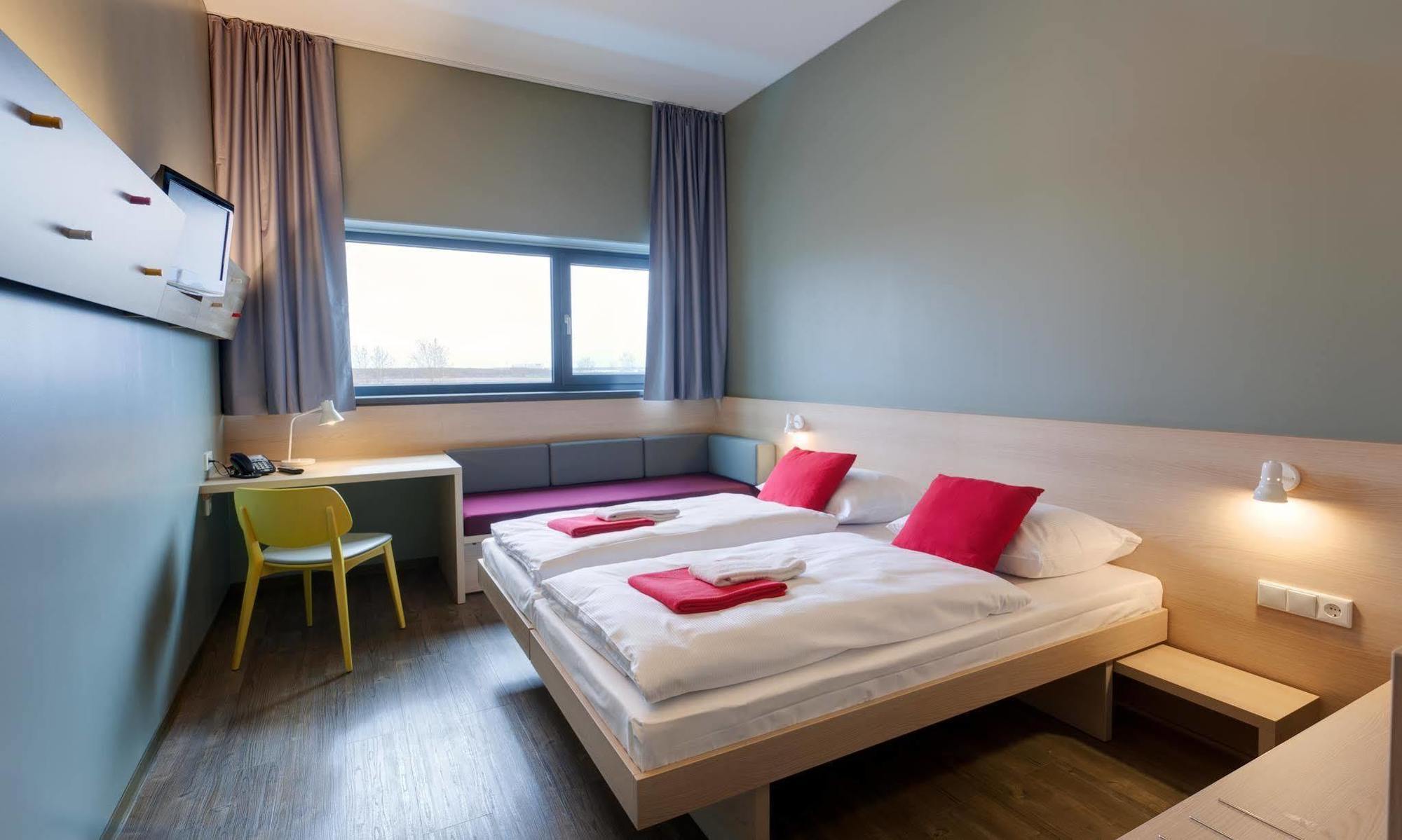 Meininger Hotel Berlin Airport Exterior photo