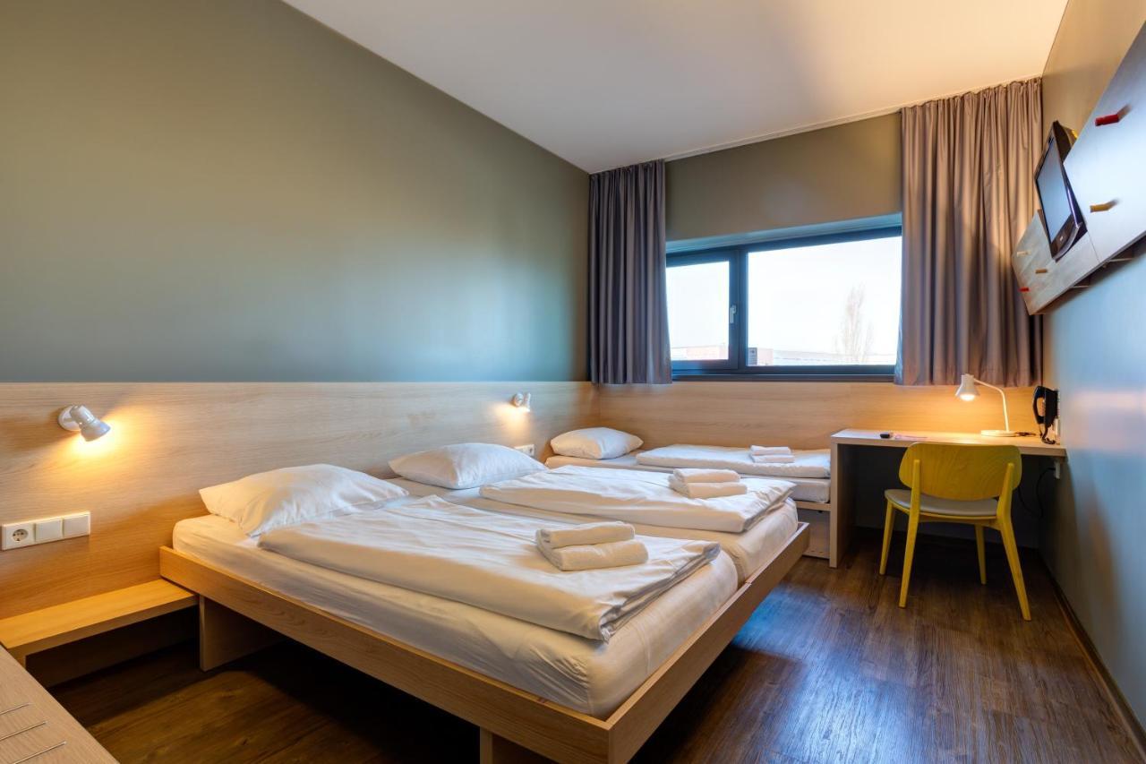 Meininger Hotel Berlin Airport Exterior photo