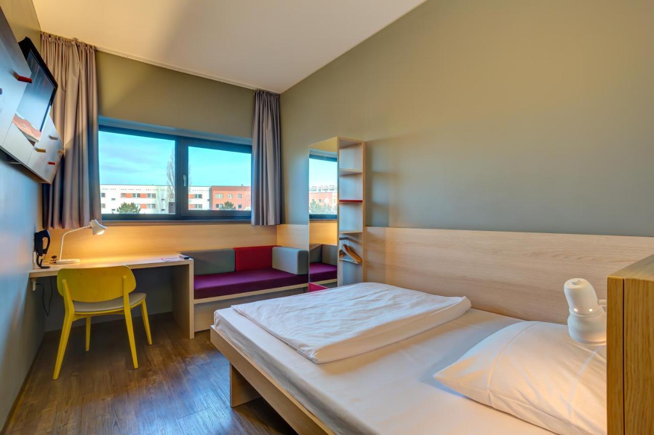 Meininger Hotel Berlin Airport Exterior photo